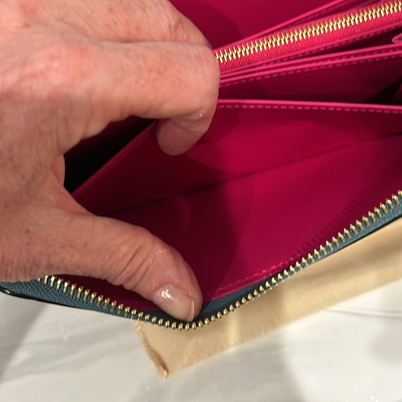 ‼️SOLD‼️💯% Authentic Louis Vuitton zippy wallet - Picture 13 of 16